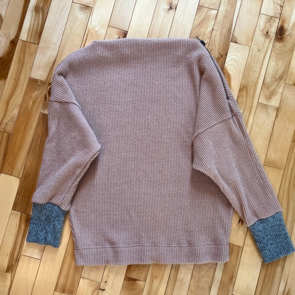 THML Woman’s Sweater Medium - Picture 2 of 8